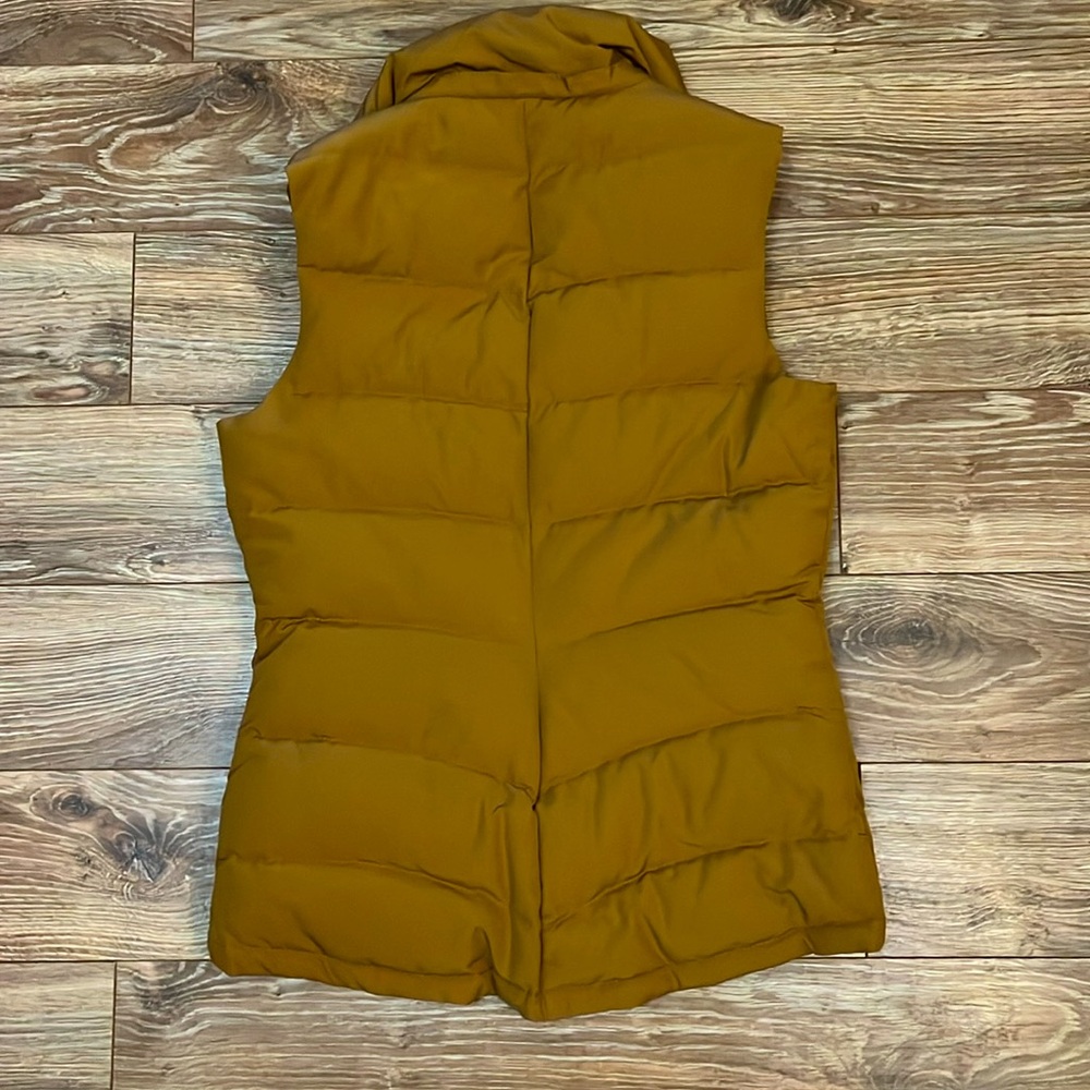 EUC Athleta Puffer Vest Camel Size XXS - Picture 2 of 4